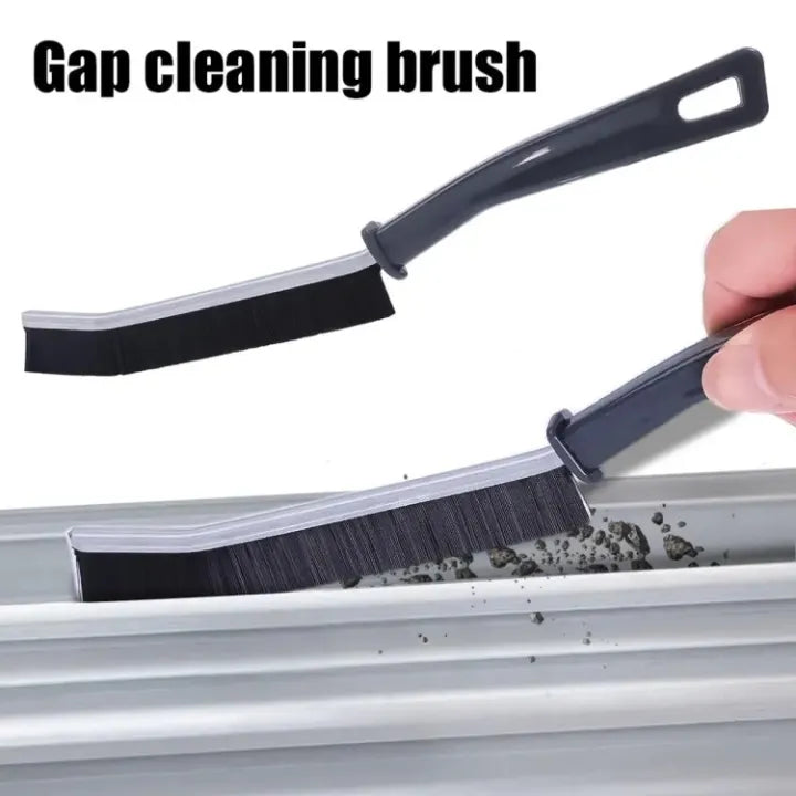 Gap cleaning brush cleaning window track